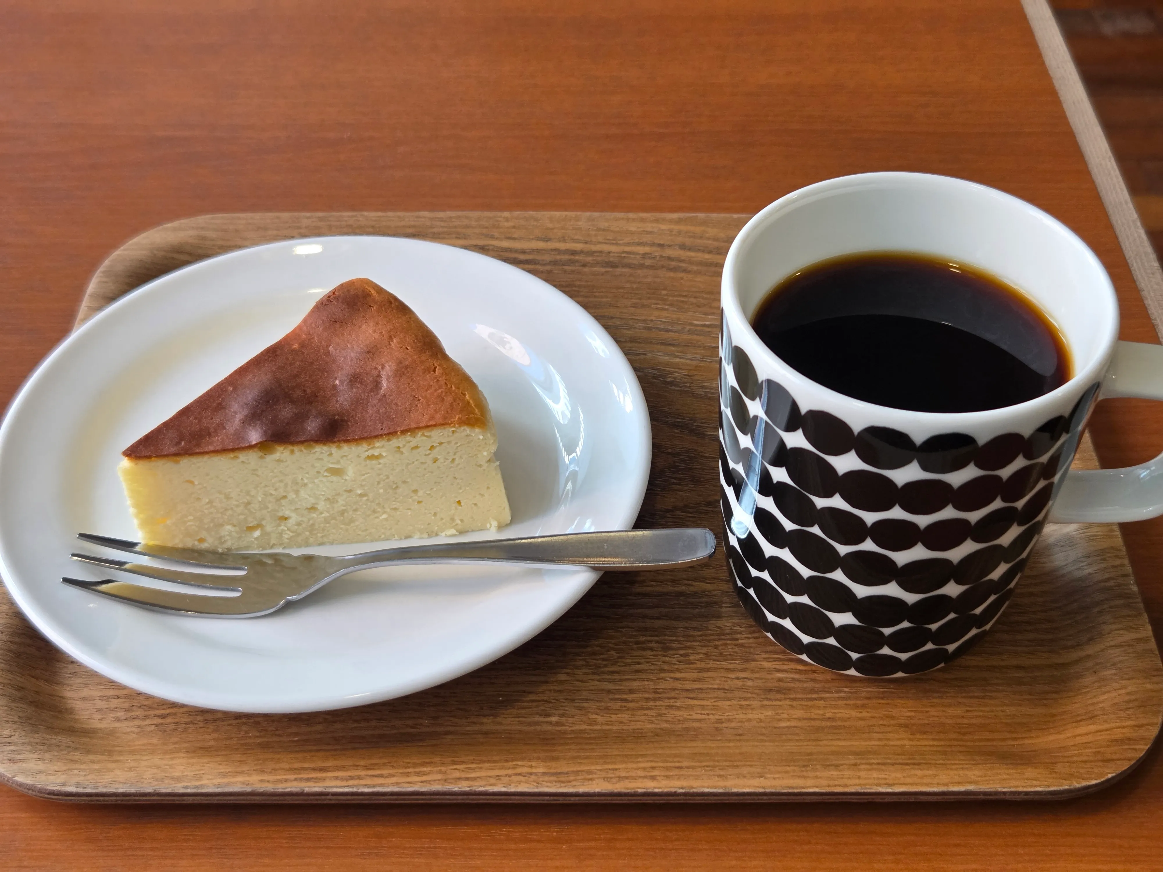 4番目の珈琲店　よ市ブレンド　ベイクドチーズケーキ