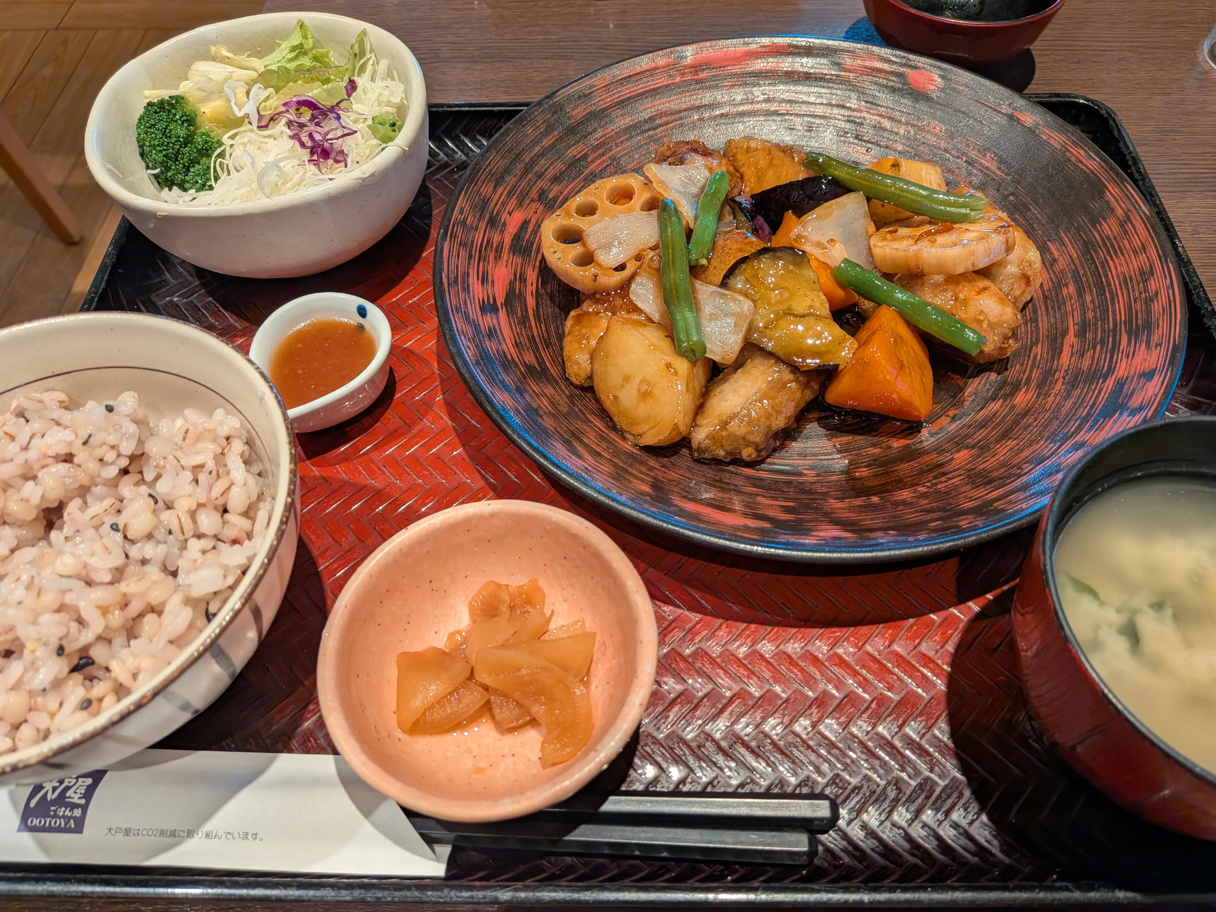 〈おかず増量〉すけそう鱈と野菜の黒酢あん定食